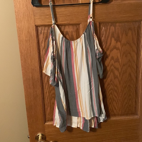 Torrid striped cold shoulder - Picture 3 of 3